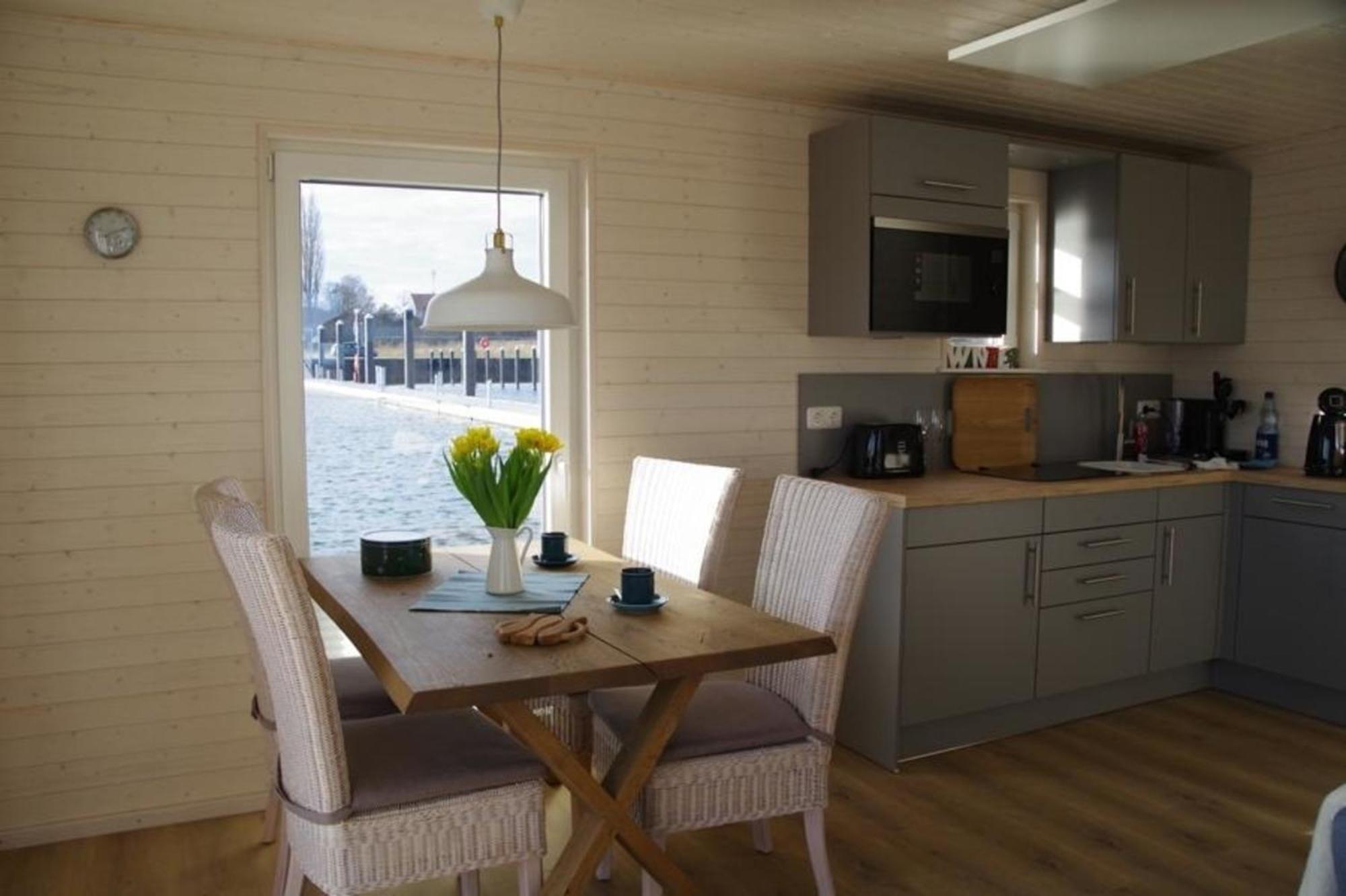 Hotel Hausboot Liliput à Stralsund Extérieur photo