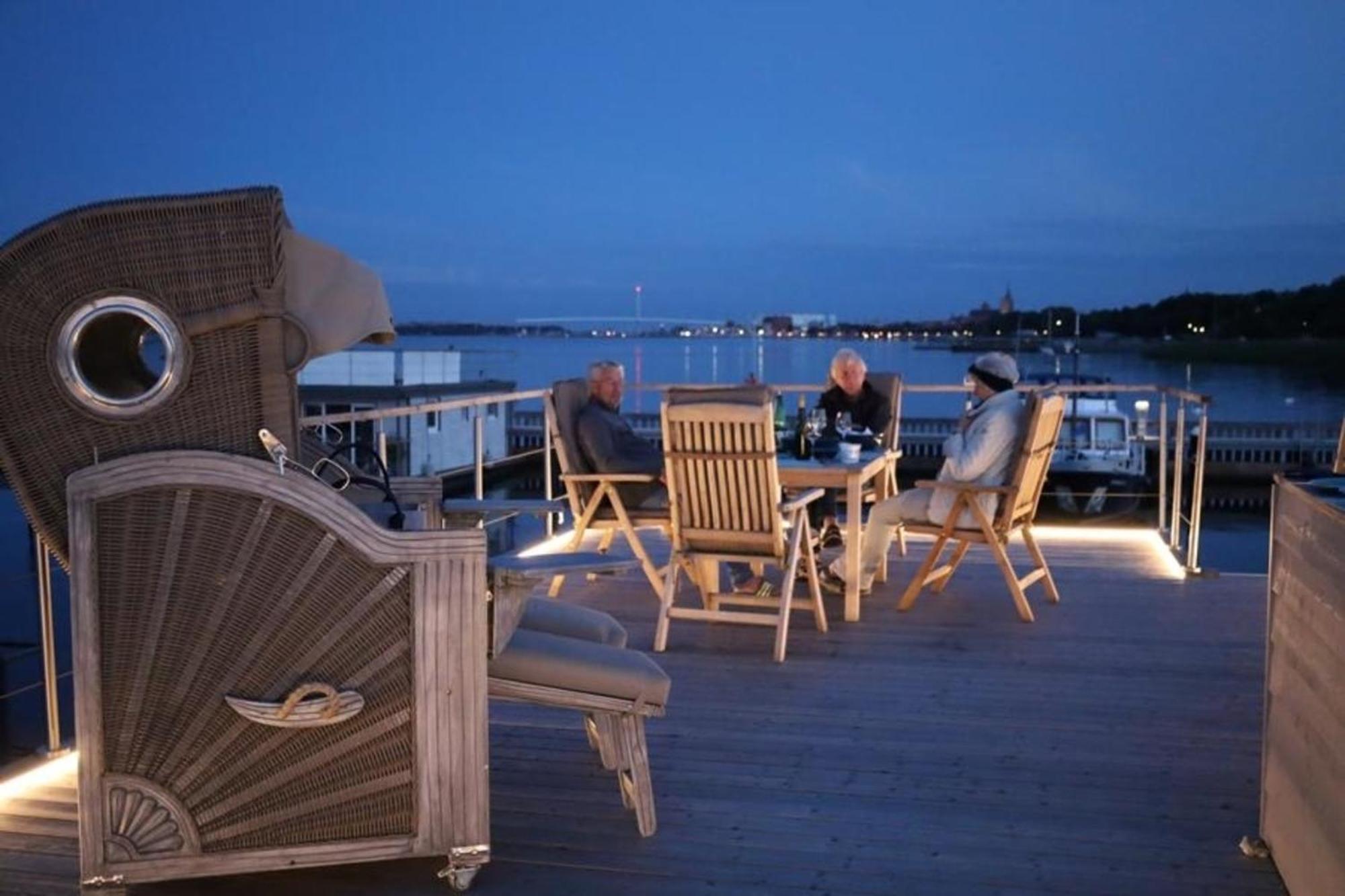 Hotel Hausboot Liliput à Stralsund Extérieur photo