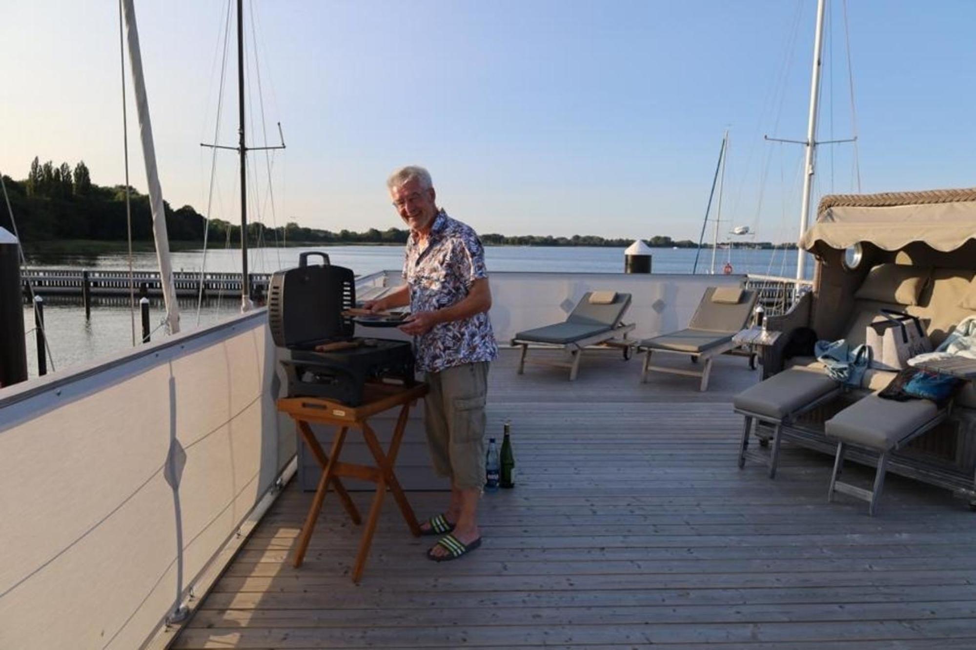 Hotel Hausboot Liliput à Stralsund Extérieur photo