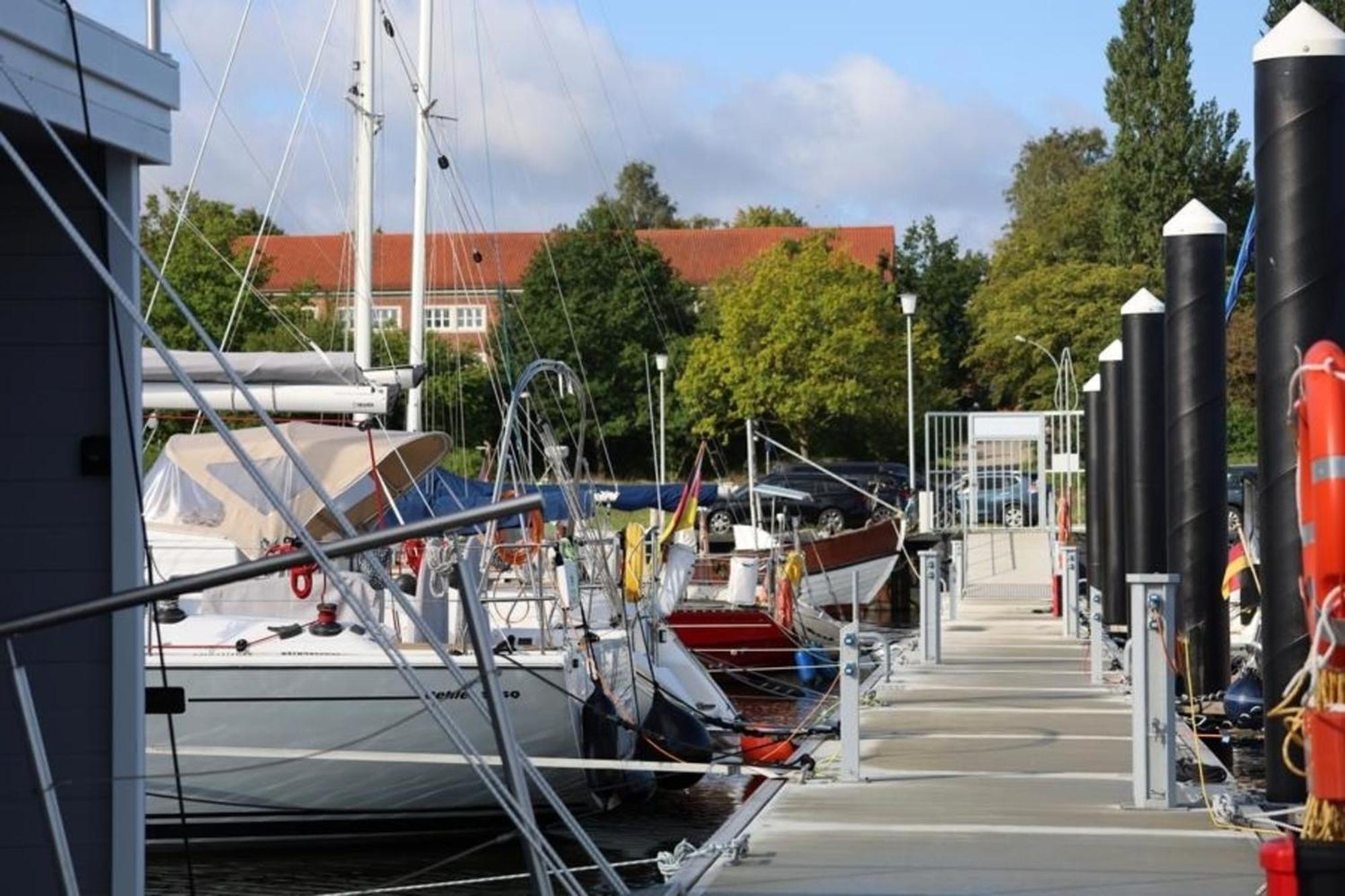 Hotel Hausboot Liliput à Stralsund Extérieur photo