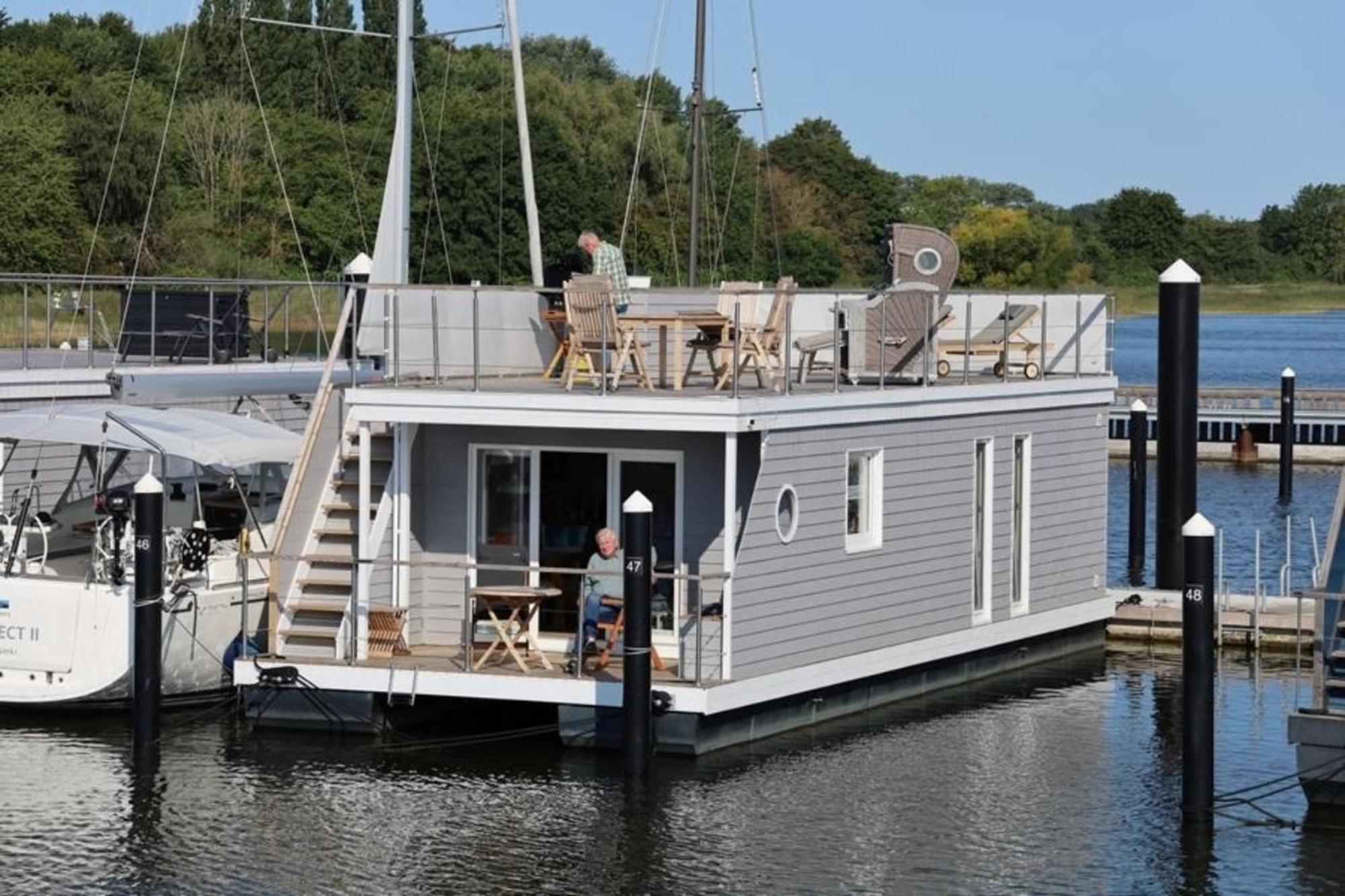 Hotel Hausboot Liliput à Stralsund Extérieur photo